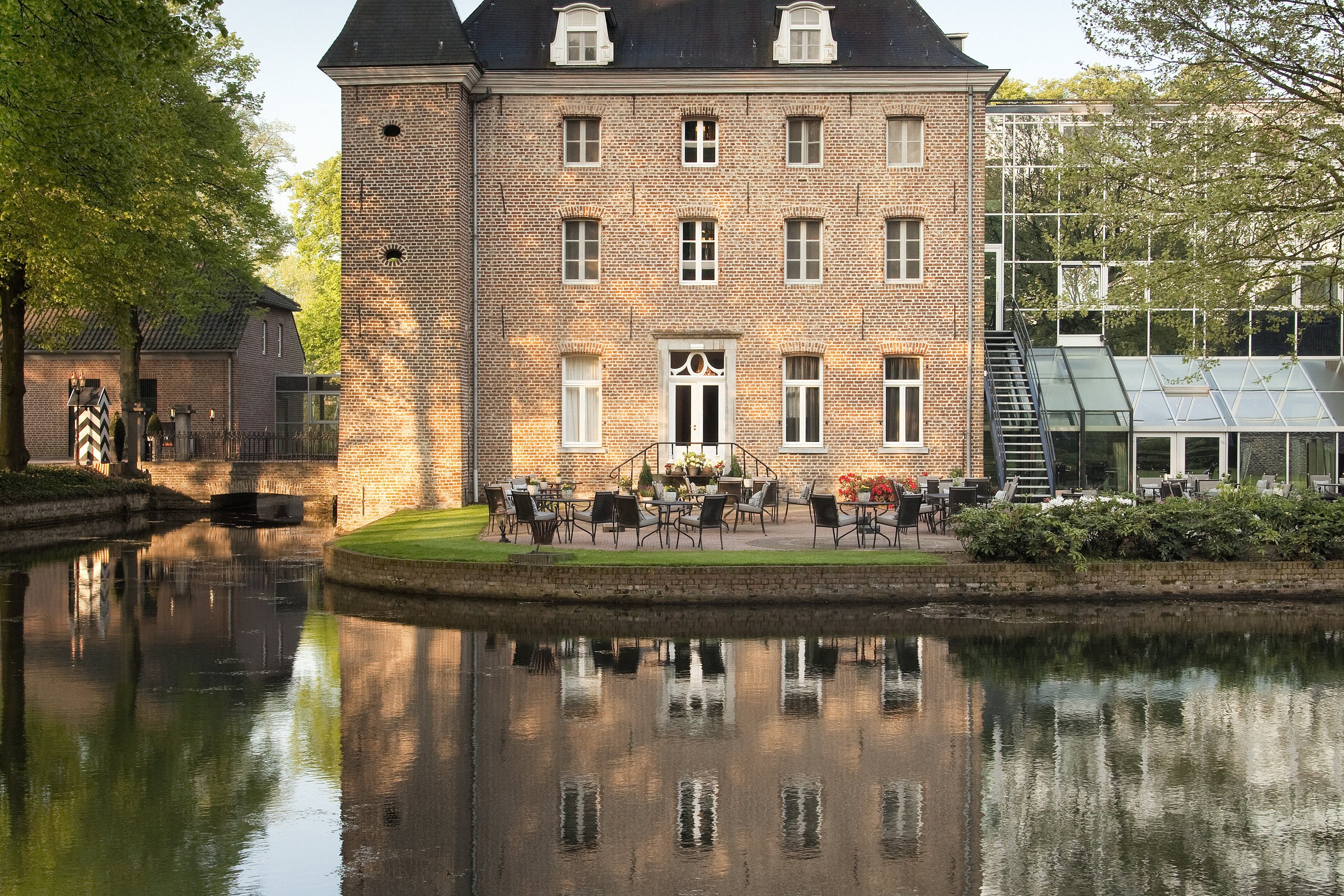 Overnachten in een romantisch kasteel in de buurt van Venlo. Verblijf bij Bilderberg hotel Château Holtmühle in Tegelen.