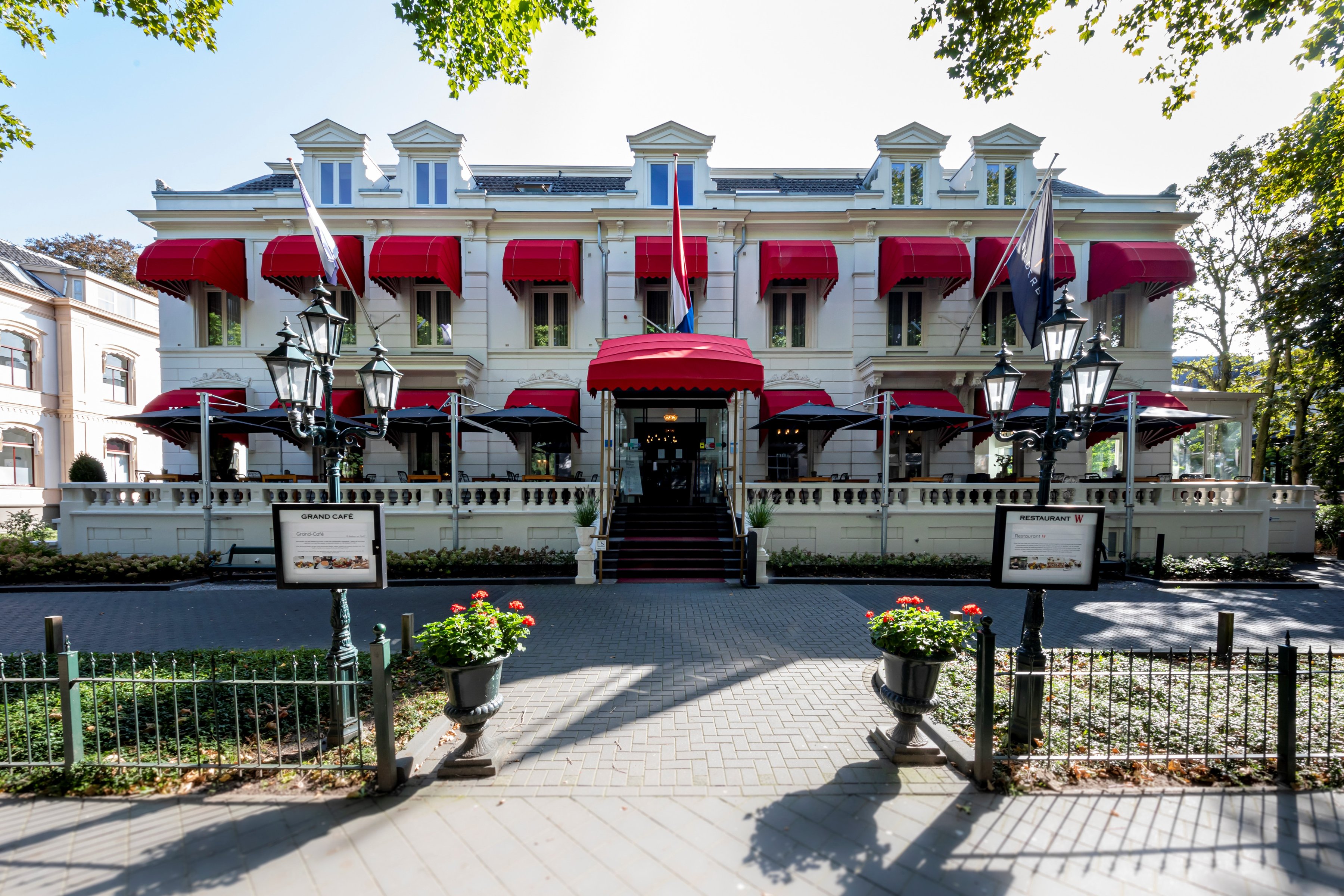 Het Bilderberg Grand Hotel Wientjes is dé vergaderlocatie van Hanzestad Zwolle. Centraal gelegen in Zwolle, in Overijssel.