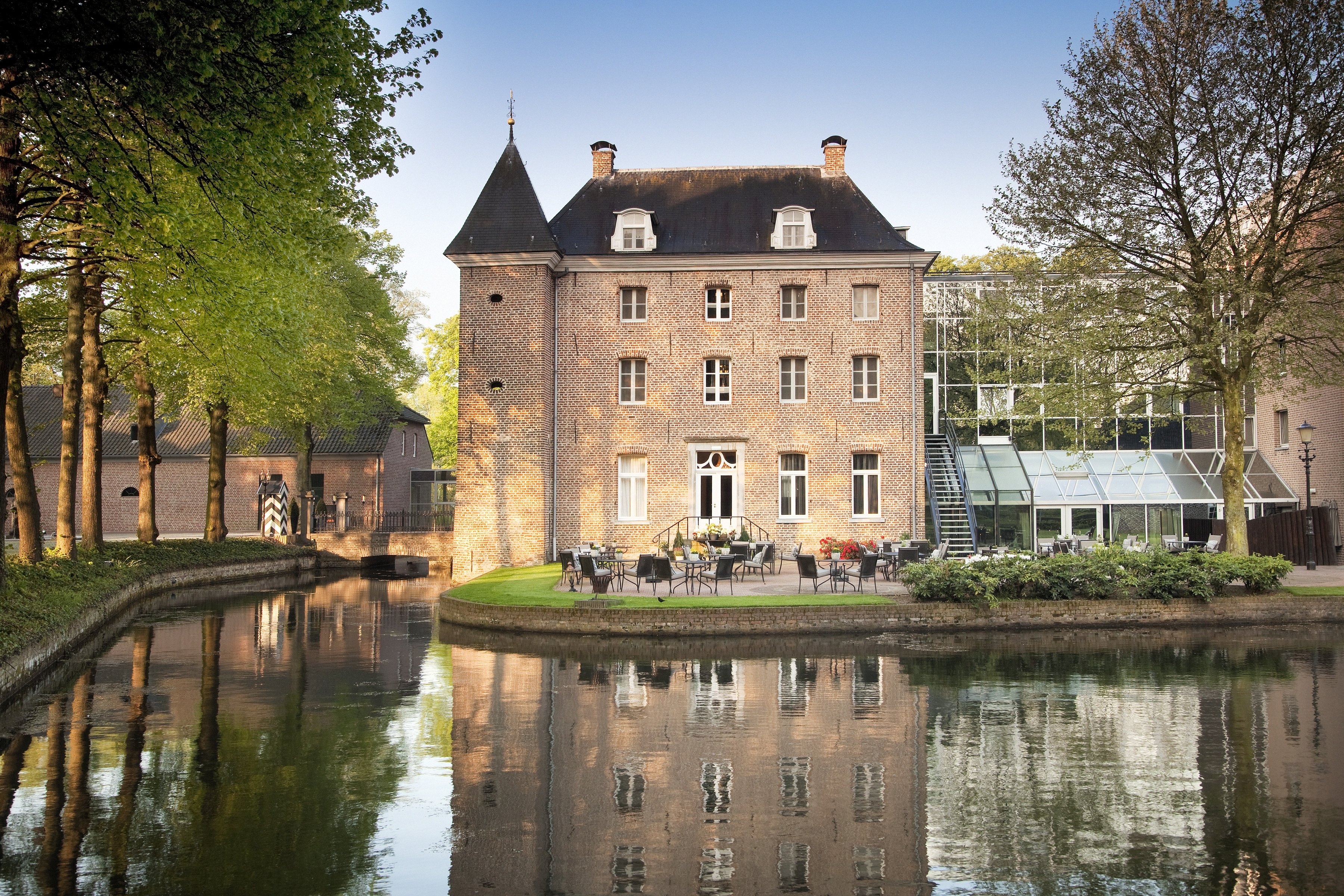 Overnachten in een romantisch kasteel in de buurt van Venlo. Verblijf bij Bilderberg hotel Château Holtmühle in Tegelen.